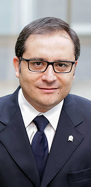 Dr. Alejandro Caroca